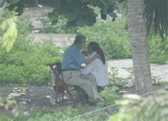 海口东湖公园上演露天色情交易