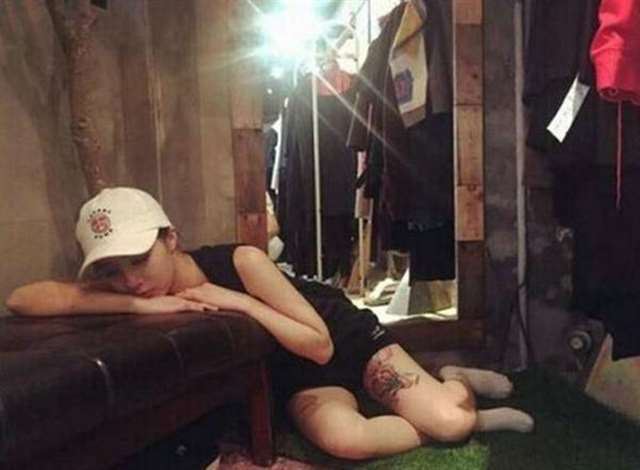 工地上来了位美女水泥工:工友都忍不住了