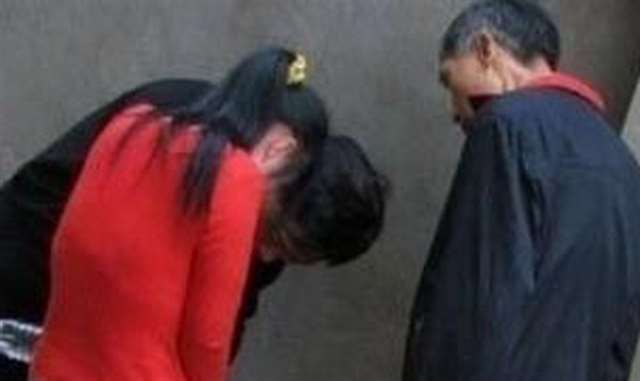 女子澡堂被偷拍全裸视频淫秽不堪 盘点疯狂女:野战活春宫