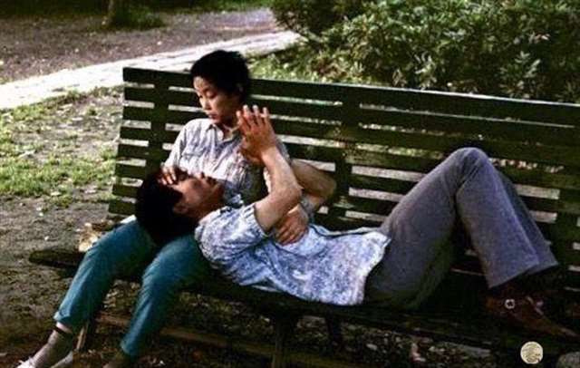 彩色老照片:八十年代的情侣,没有口红奢侈品,在公园也