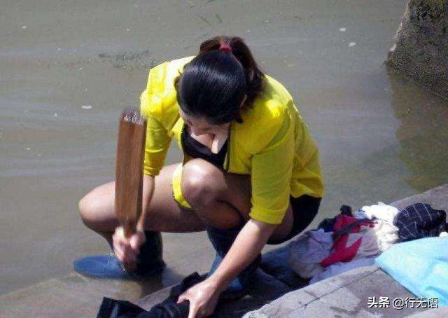 留守妇女农村家庭的无奈之举都是在生活面前不得不低头