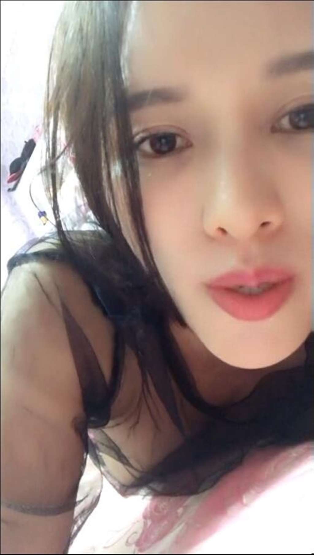 手机直播极品美女·主·播·透视装自摸秀[mp4/437mb]