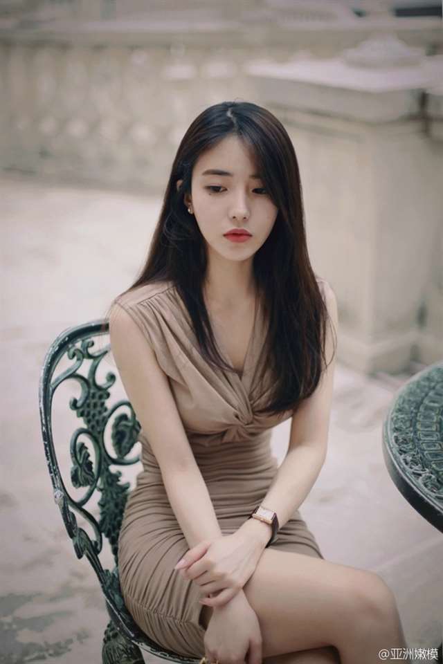 修长身材长发美女少妇优雅秀美腿