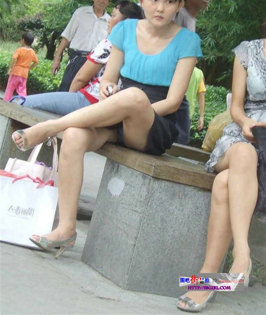 内香丽影,休憩少妇露底诱惑