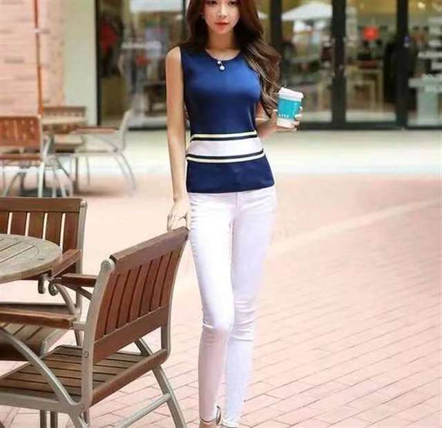 26岁姐妹花少妇,健身房自拍照,网友:平常也要多去锻炼