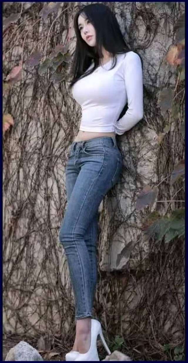 26岁姐妹花少妇,健身房自拍照,网友:平常也要多去锻炼