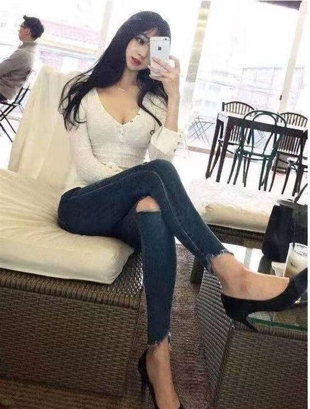 22岁美少妇,魅力街拍照