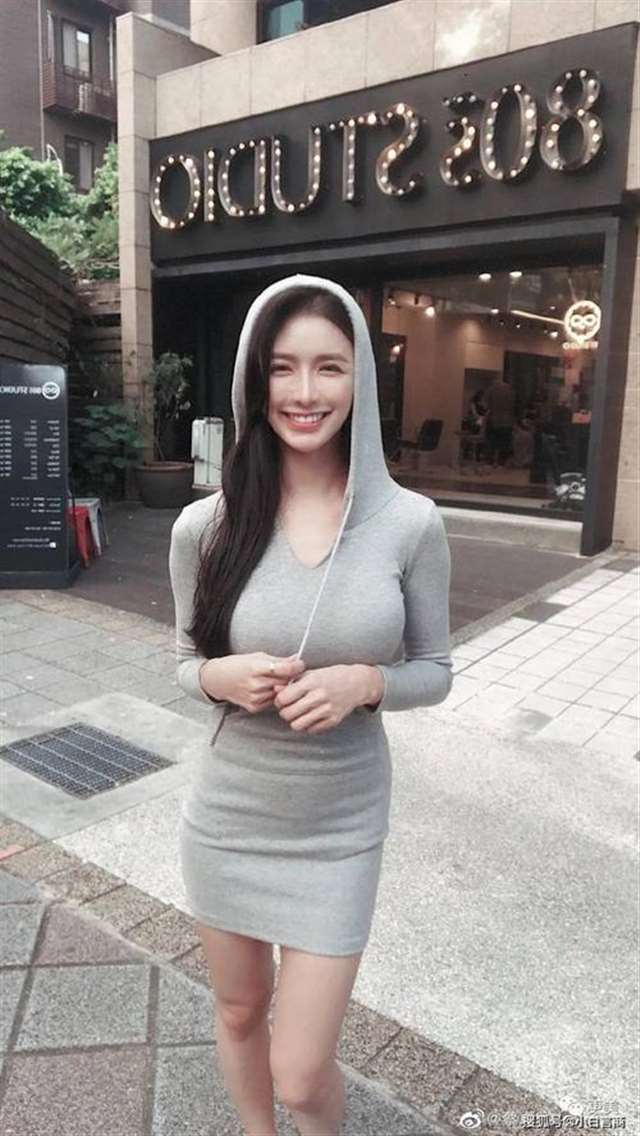 离婚少妇拉踩威胁杨超越?胸大腿长的她会c位出道吗?