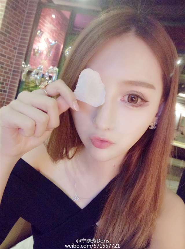 地质大学校花秀海量性感闺房照 长腿撩人