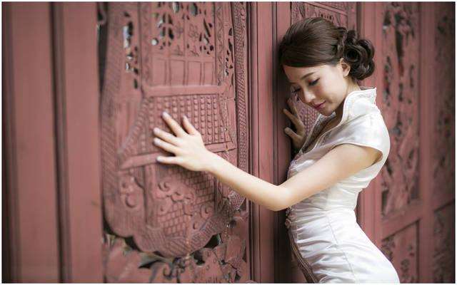 萤窗异草 · 李念三(欲拒还迎)