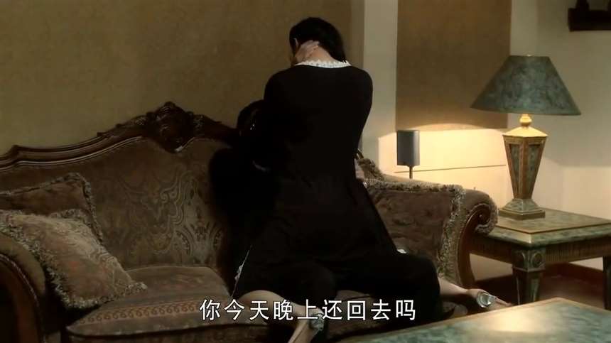 小伙傍上富婆当上总经理,却不知珍惜,引诱女秘书!