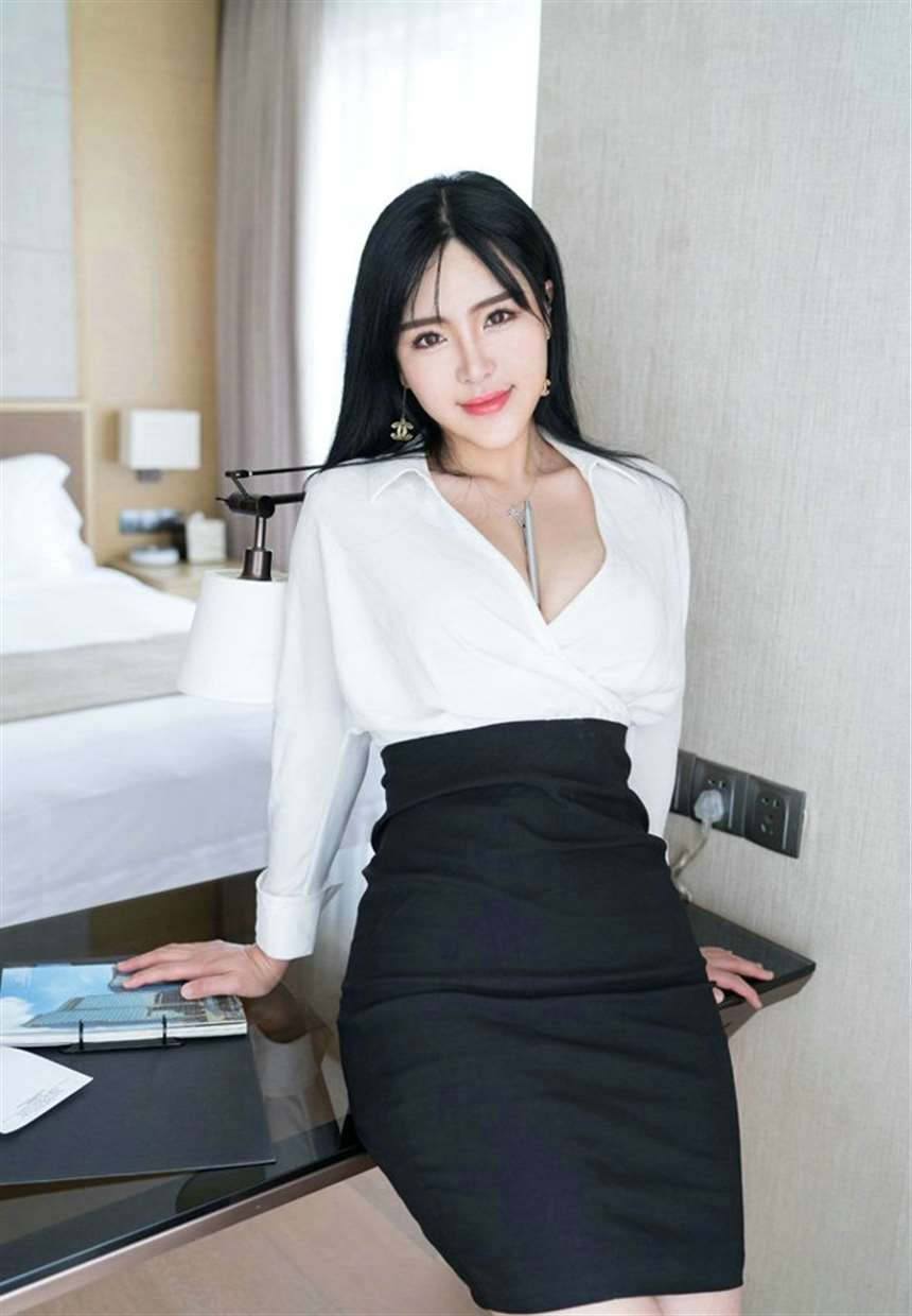 大胆激情勾魂少妇酥胸爆乳蕾丝透视激情妩媚写真