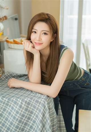 性感美女写真模特性感美女诱惑长腿少女尤物大胆极品 简介 高颜值美女