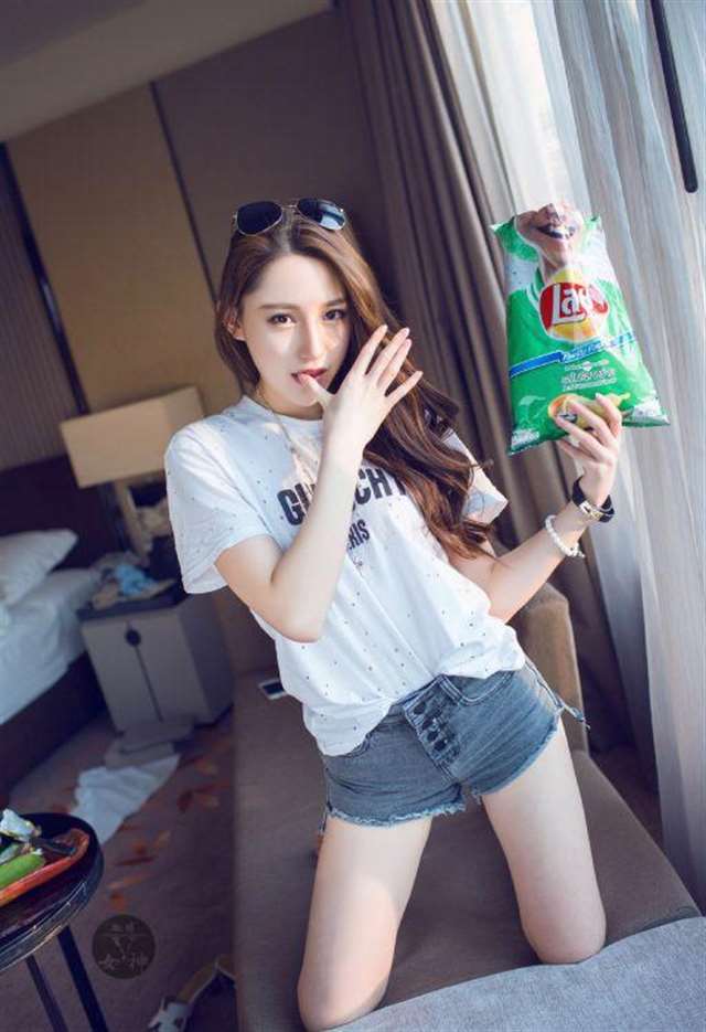明星美女极品薯片美女白皙美腿性感写真图片
