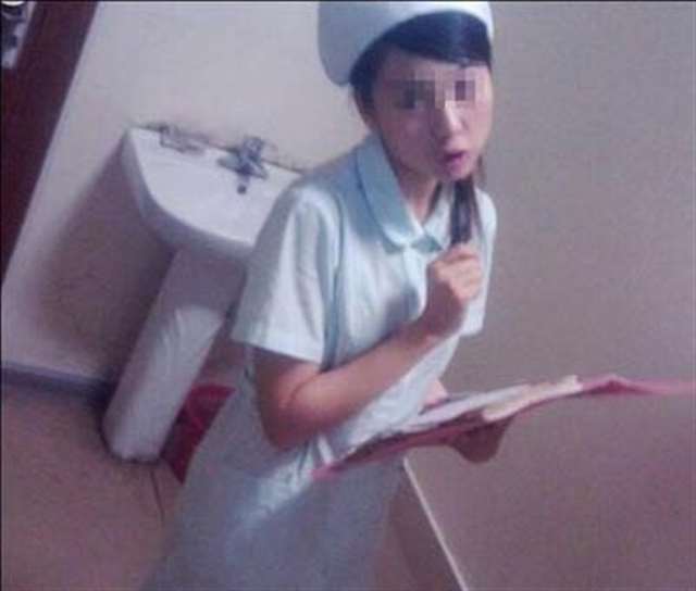 揭啥都敢做的卫校女生:制服诱惑抛胸