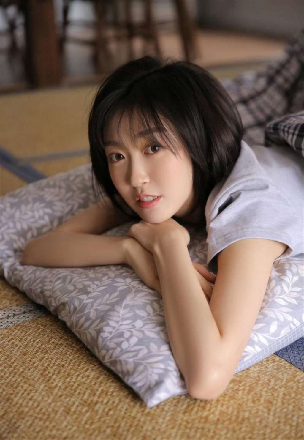 长腿美女校花可爱艺术写真