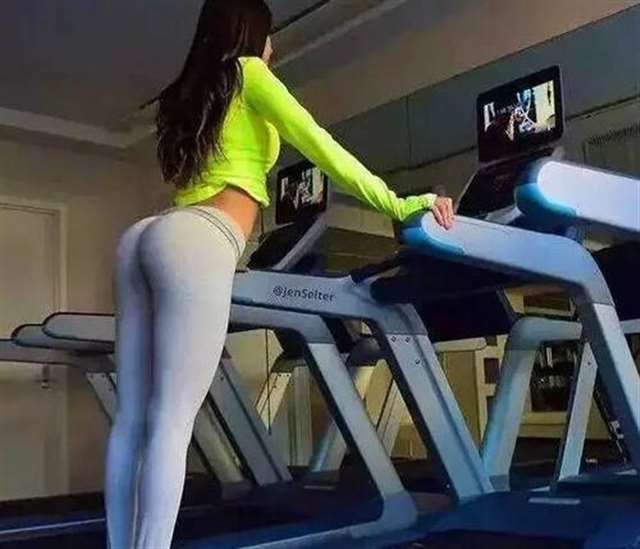 翘臀尤物才能hold住性感丁字裤