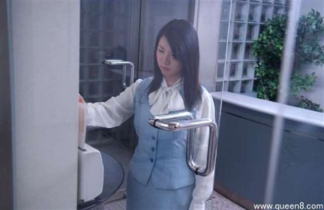 上班时间专门帮老板性服务的大奶女秘书 [30p]