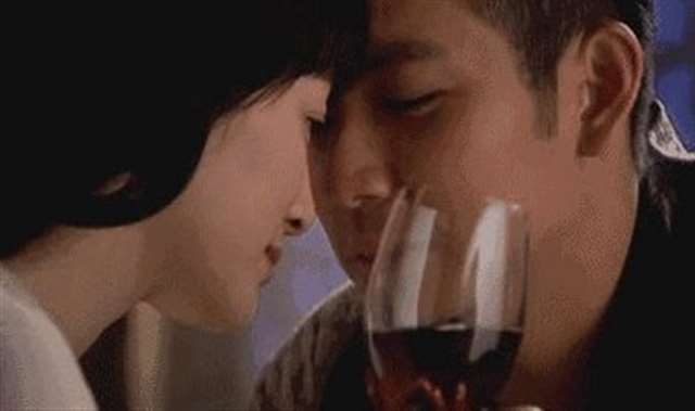 最让女生无法抵抗的 18 个接吻姿势!