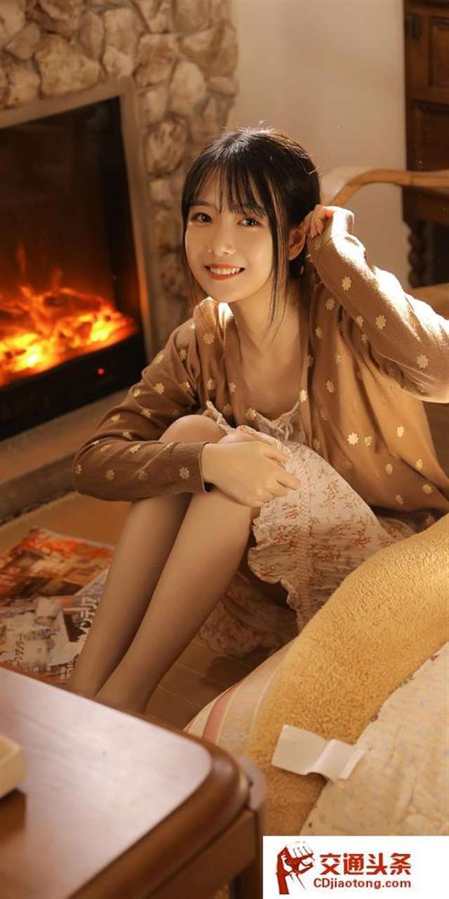 美女少妇把小弟弟骗进房间,然后把门反锁,到底是想干什么?