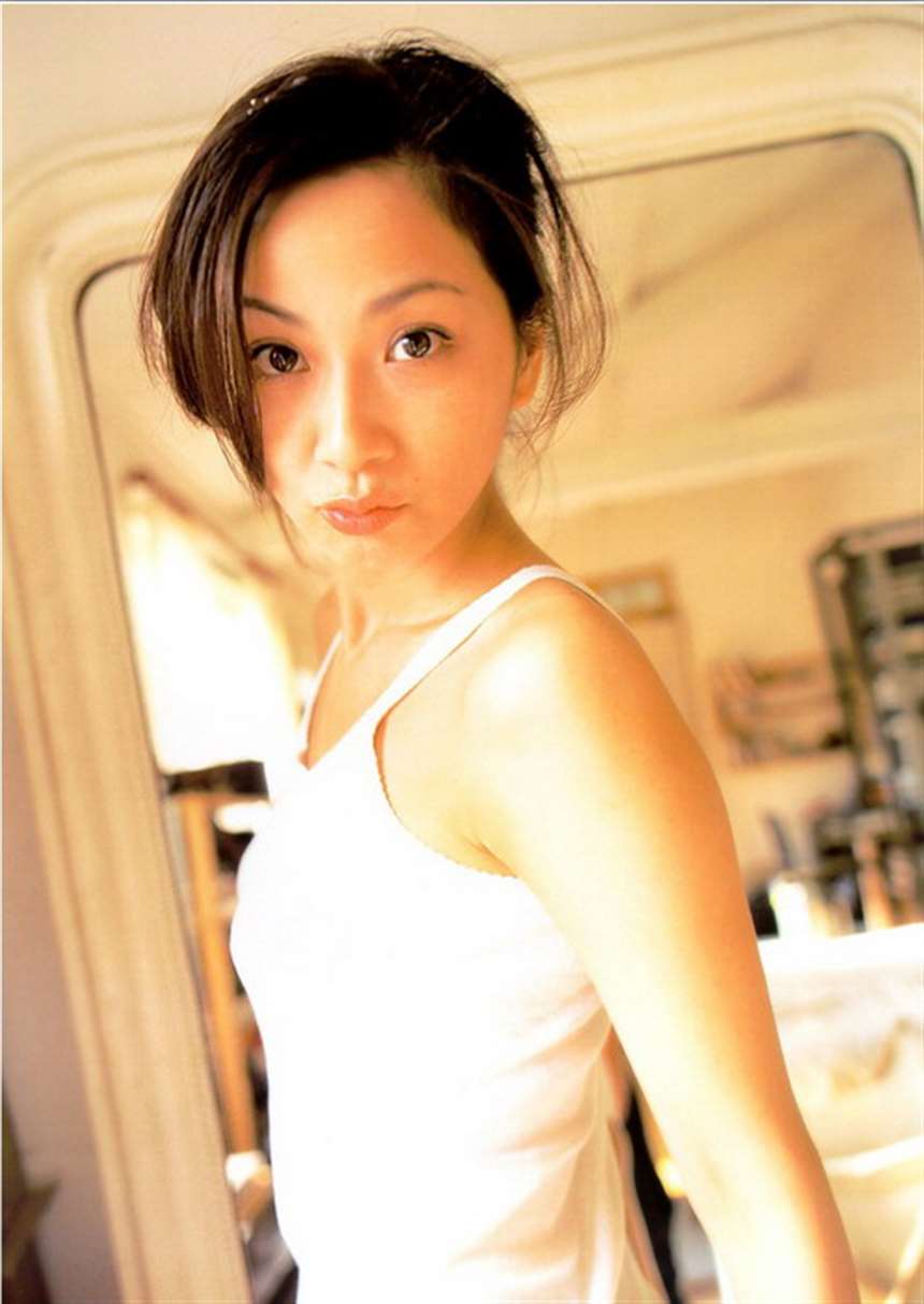 曲山英里绝色写真熟女魅惑