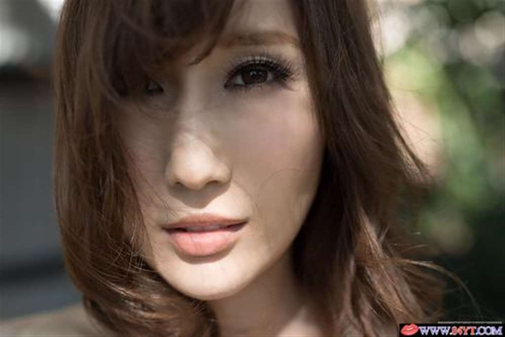 乳房看起来又软又大的少妇[199p]