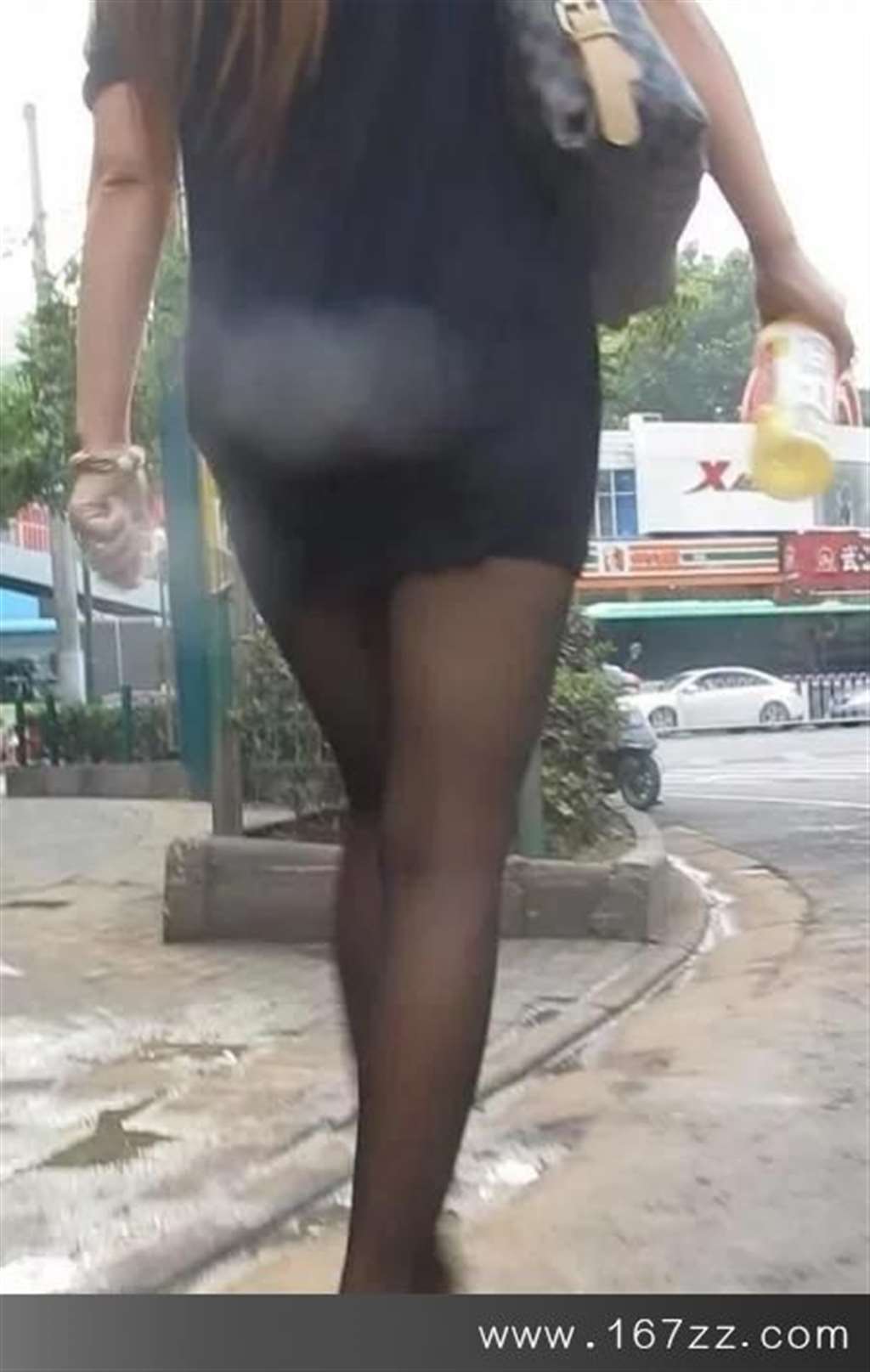 露脸少妇,一看就骚的不轻【12p】