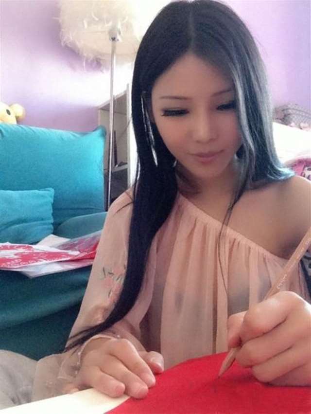 剪纸西施一夜爆红 定义宅男女神新标准【2】