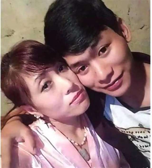 广东19岁小伙恋上49岁的中年妇女,婚后生活很幸福,网友:像母子
