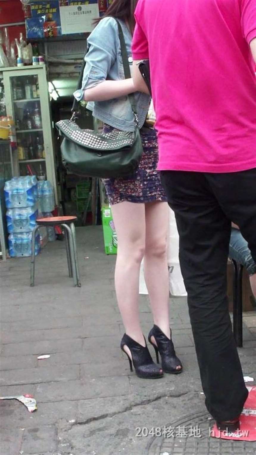 &gt; 看着少妇的漂亮屁股就忍不住要插逼了[11p]