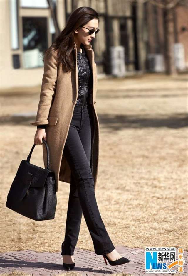 马苏曝初春街拍写真 性感着装演绎熟女时尚(全文)