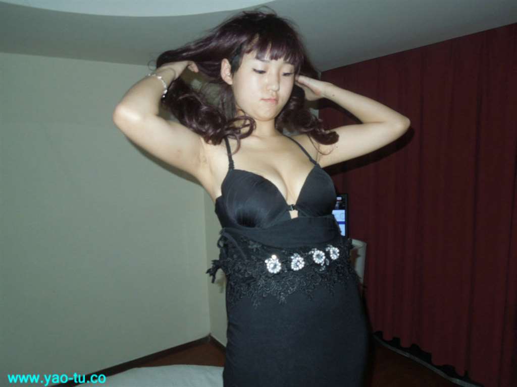 熟女乱伦-贵妇罗尼夫人的闲暇海边假日[16p]