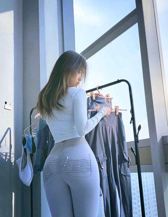 自拍秀翘臀!哪条更好看呢