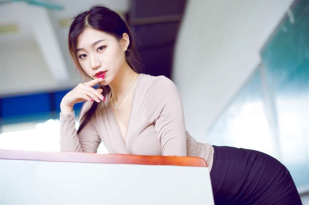 性感美女教师黑丝美腿大奶巨乳惹人怜爱激情撩人写真