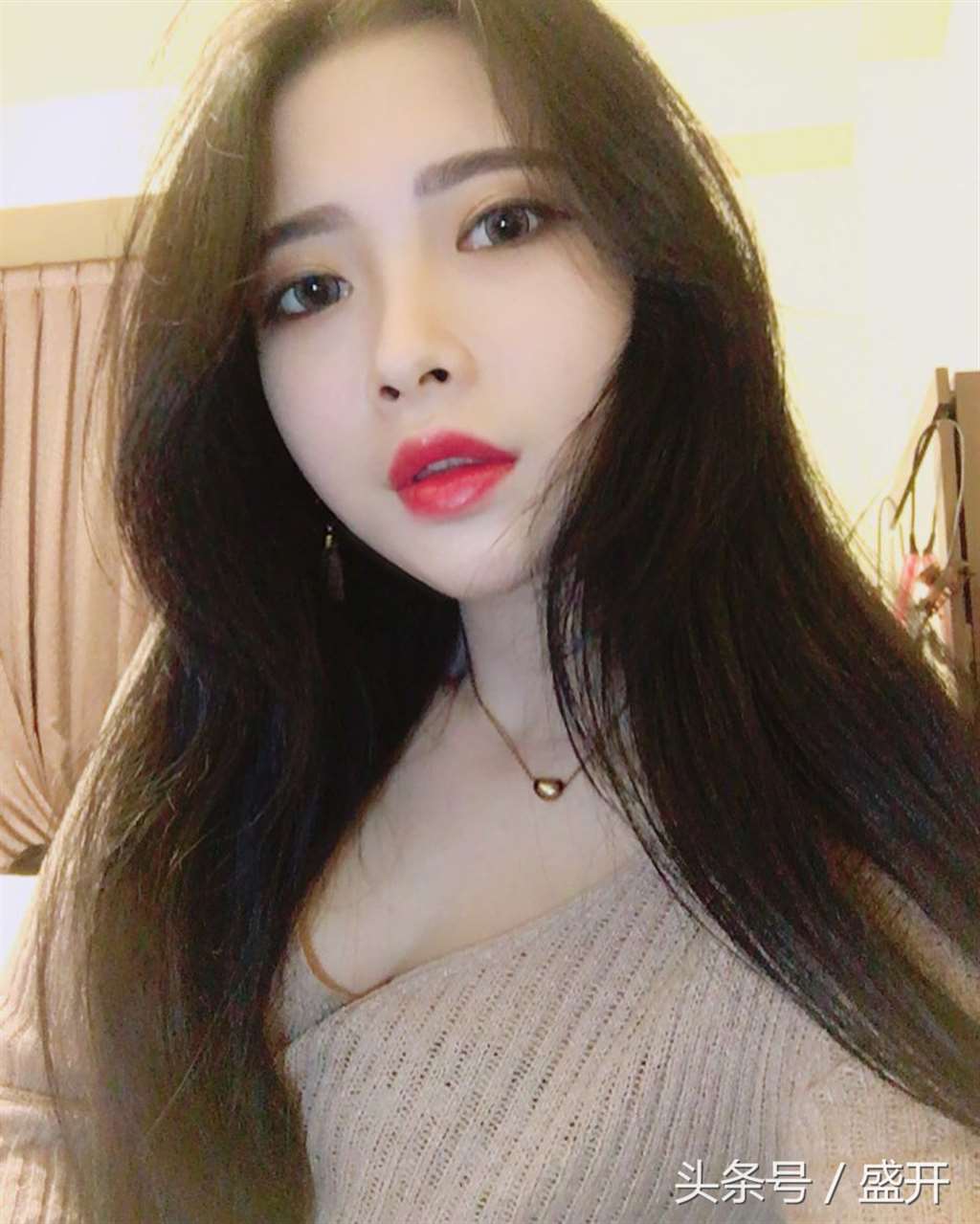 台湾颜值最高的女老师,端庄秀丽的她充满了书卷气