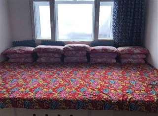 东北人全家都睡在一个炕上,新婚夫妻怎么办?本地人告诉你