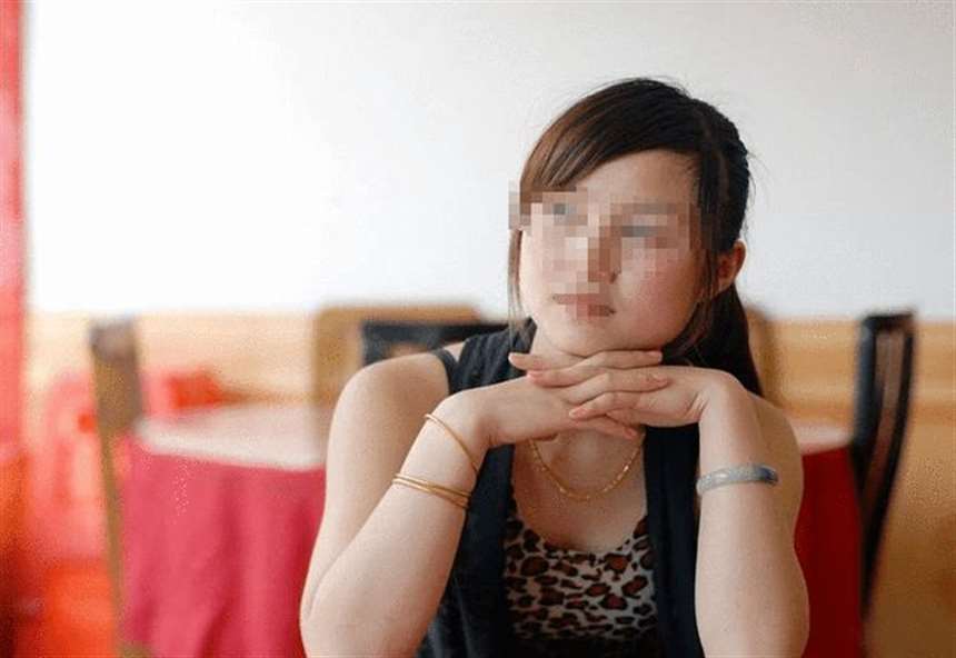 年轻小伙娶50岁老女人婚后生活惹人羡慕小伙我怕她追走