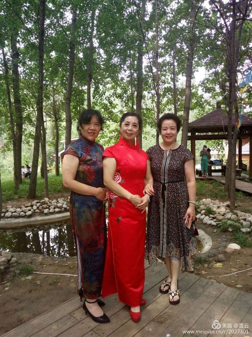 山清水秀朱家湾,袅袅婷婷旗袍展风情