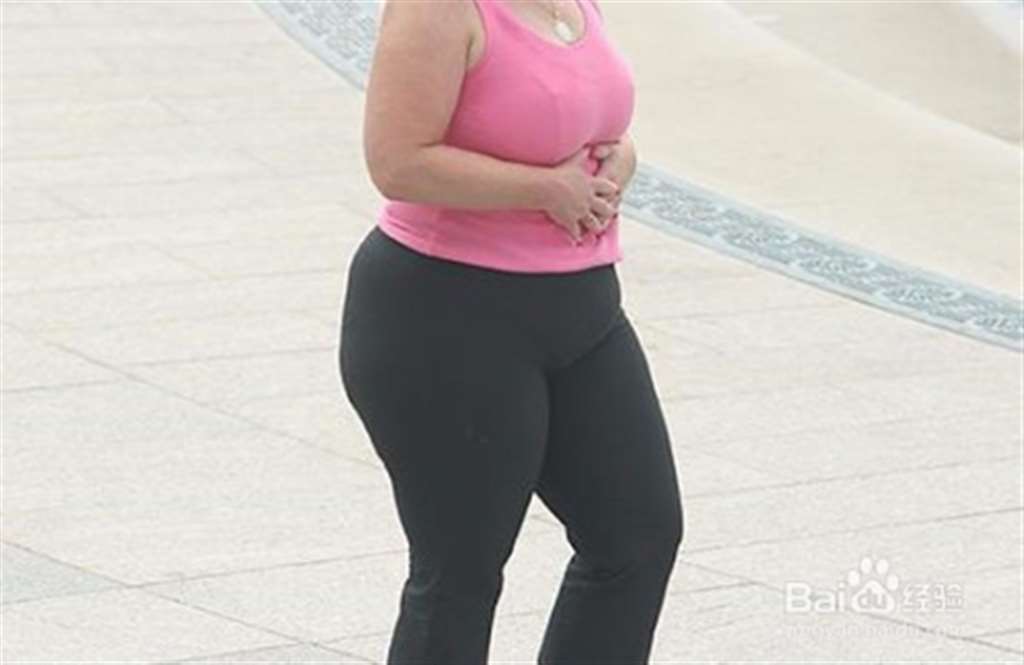 为什么女的喜欢把手机放在屁股兜里, 这样会更方便?