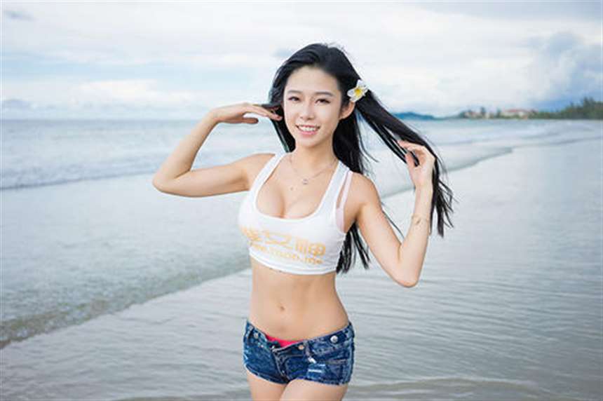 青豆客性感美模luvian连体比基尼深v爆乳惹火私拍福利