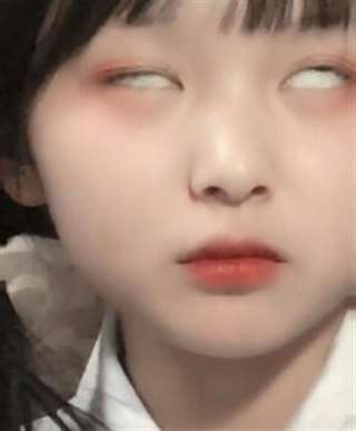 最近抖音上面一个叫草莓果酱ox的女主播深受大家的喜爱,长相看上去