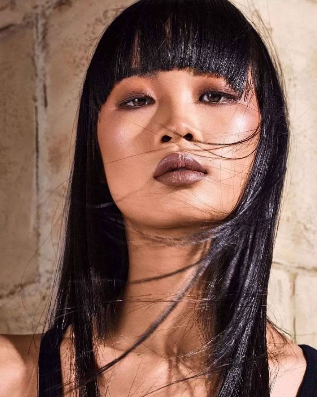 雎晓雯登卷宗三封面 国模小花齐出镜广告大片