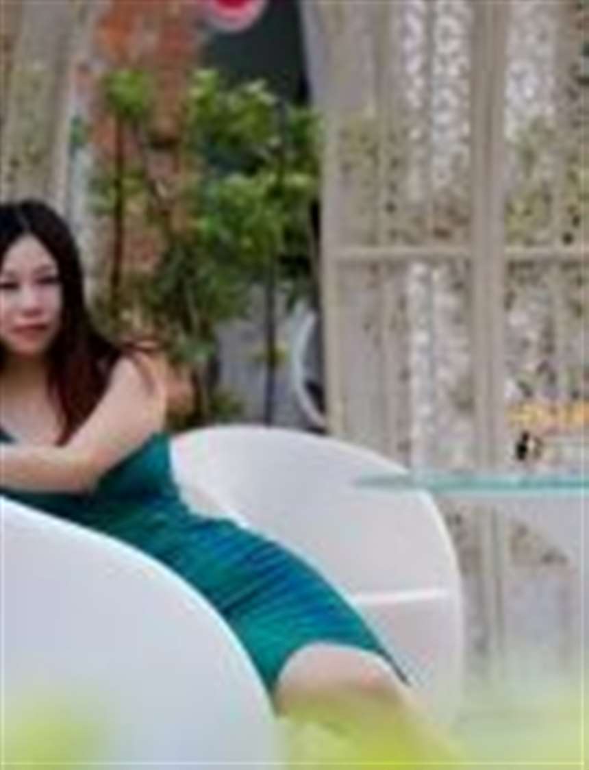 风韵犹存的少妇性感美女销魂诱惑私房照