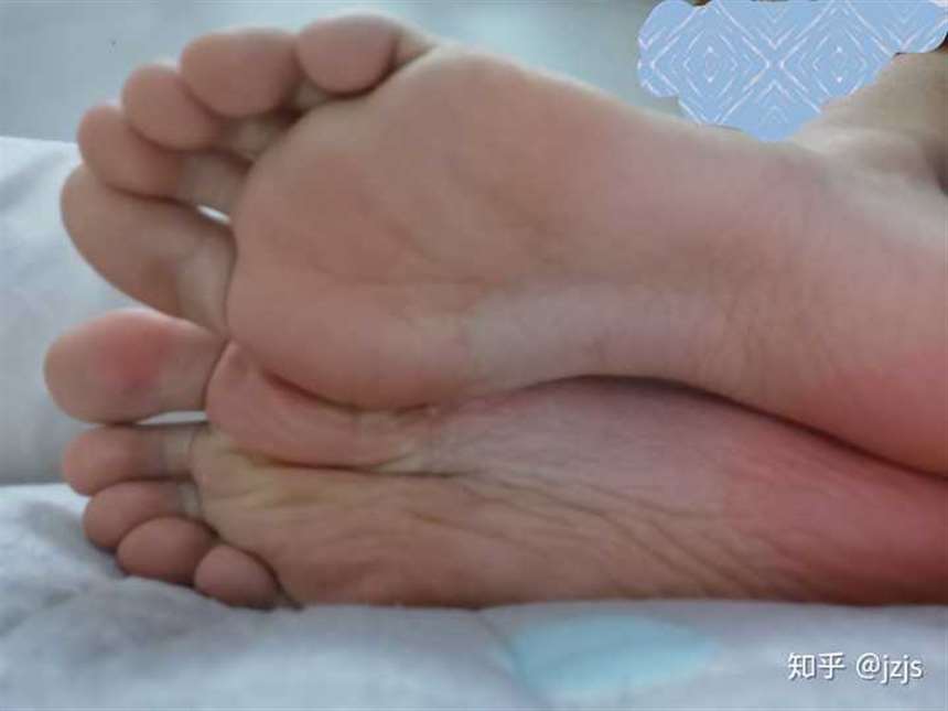 有足弓吧,然后修长一点,应该就可以啦