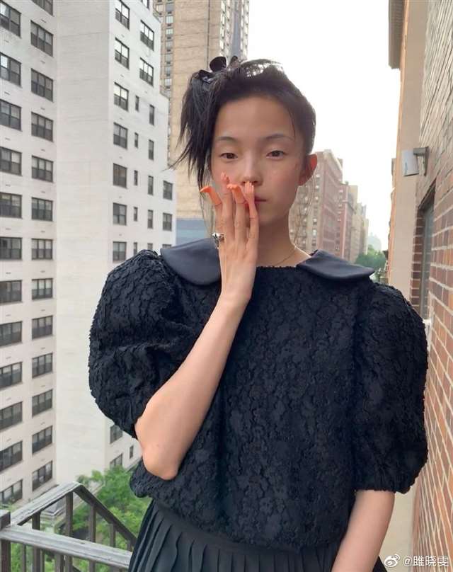 (从上至下:贺聪,春瑾,雎晓雯) 以及这种类型国模的 鼻祖吕燕,在她的