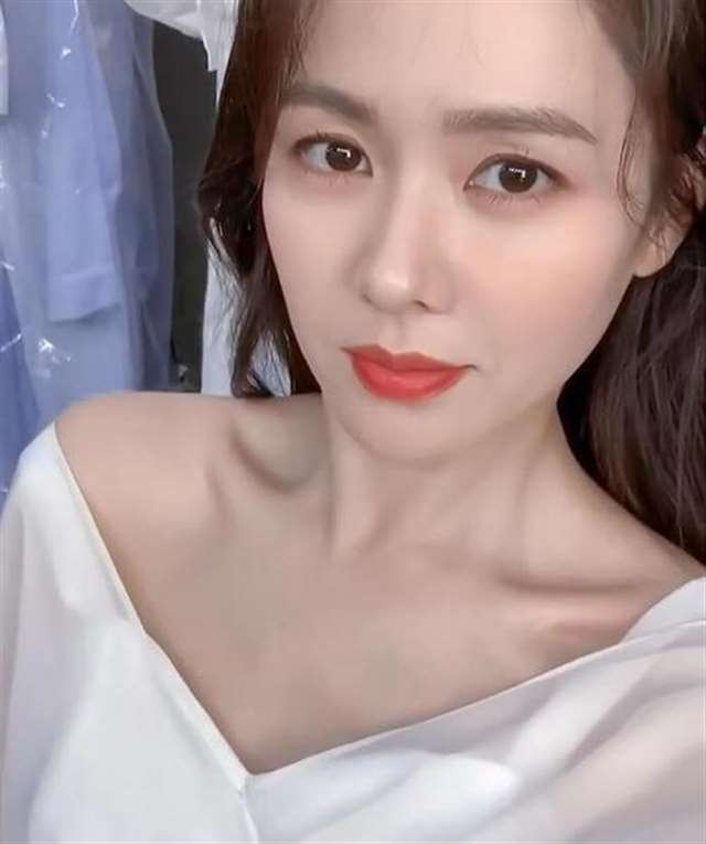 38岁孙艺珍晒最新自拍 锁骨实力抢镜!果然自律的女人最美