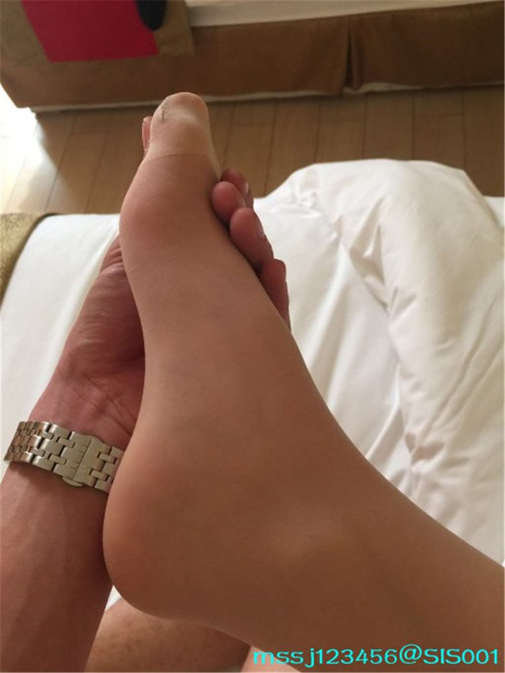 让艳艳换上丝袜和裙子嘿咻,微露脸咯[14p]