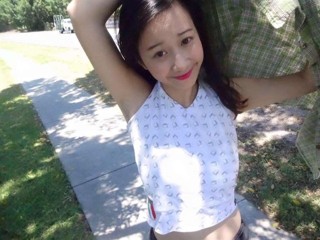 极品台湾美女张雯婷比基尼写真秀丰满美乳