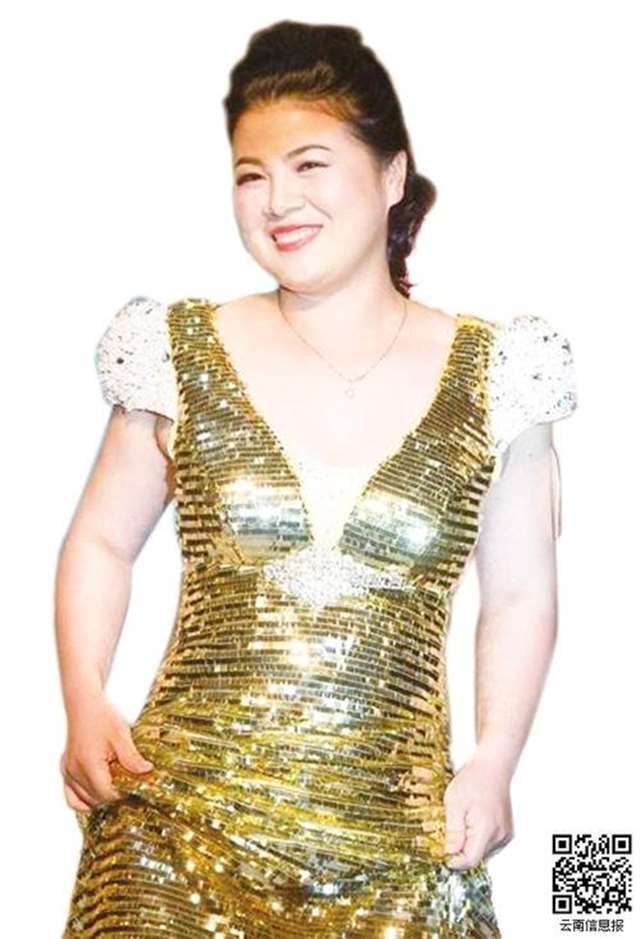 现场,勇敢上台走猫步的妇女基本是已经生儿育女的熟妇,其中年纪最大的