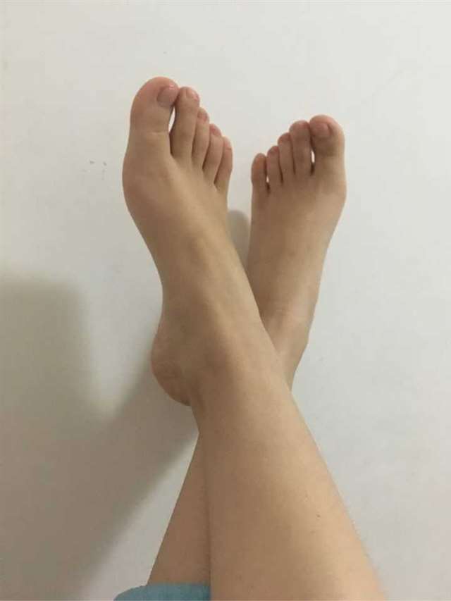 我觉得我的脚丫子长得挺好看的 (*^▽^*)